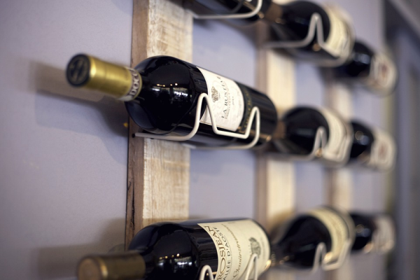 Rafturi perete, pentru vin