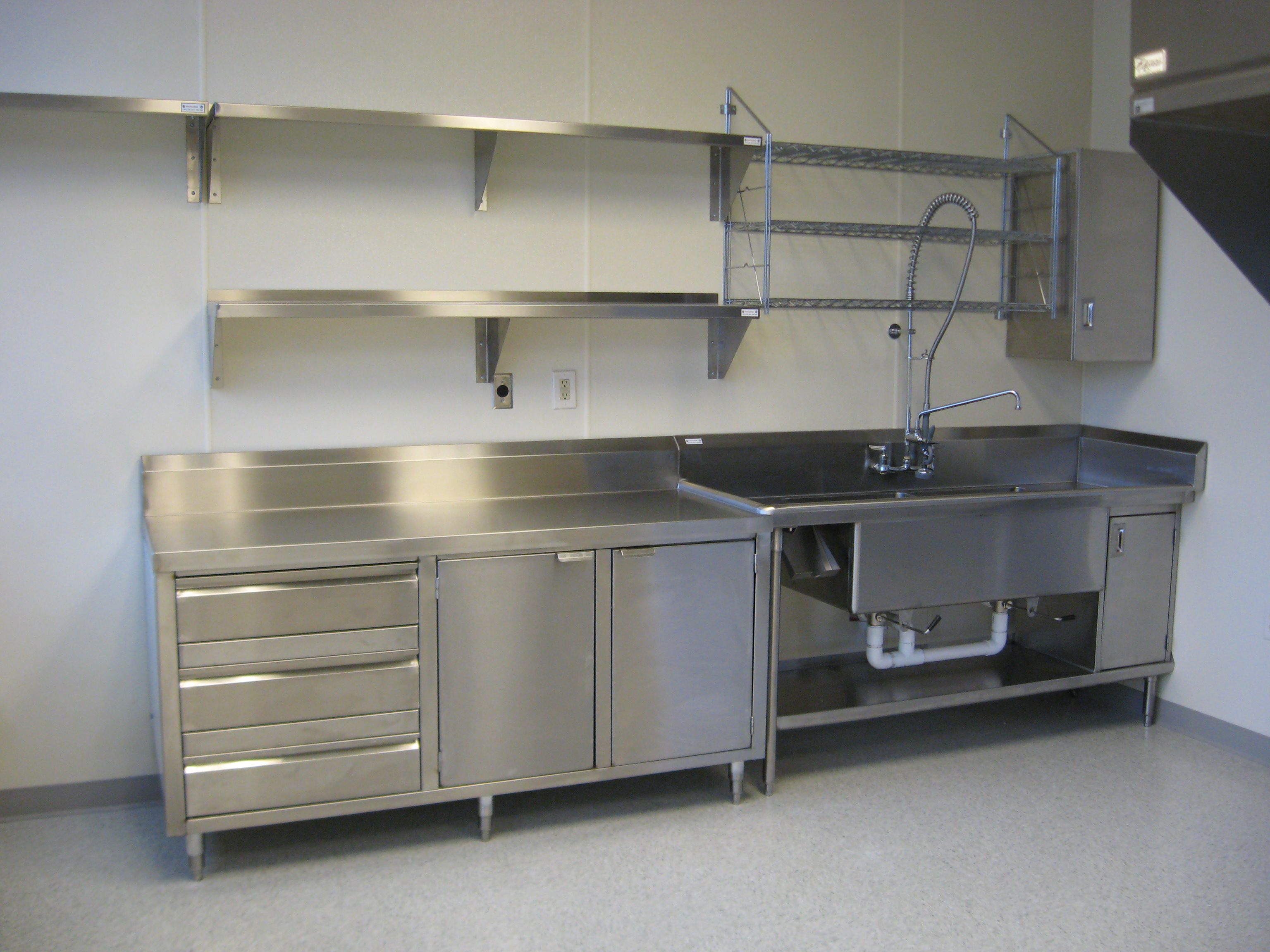 MOBILIER INOX