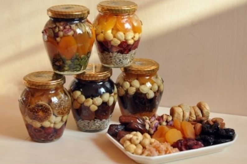 Produse apicole în amestec cu fructe, semințe