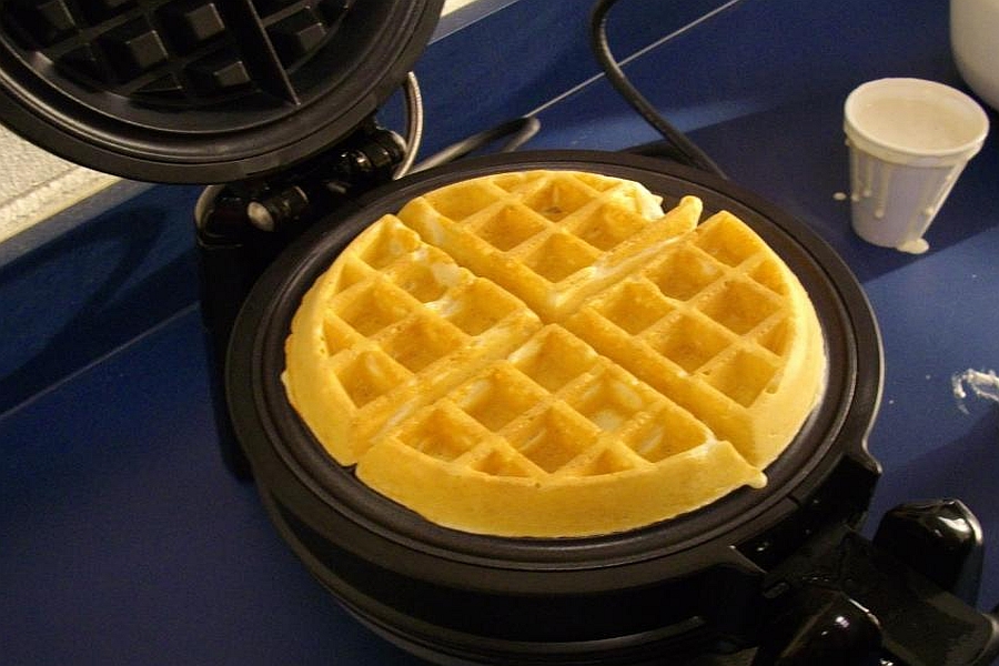 WAFFLE IRONS