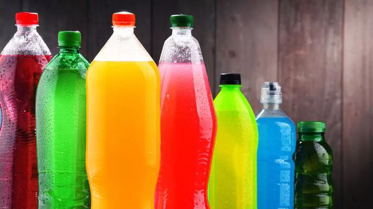 Carbonated fruit juice drinks 